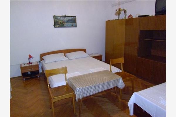 Apartment A1, for 5 persons