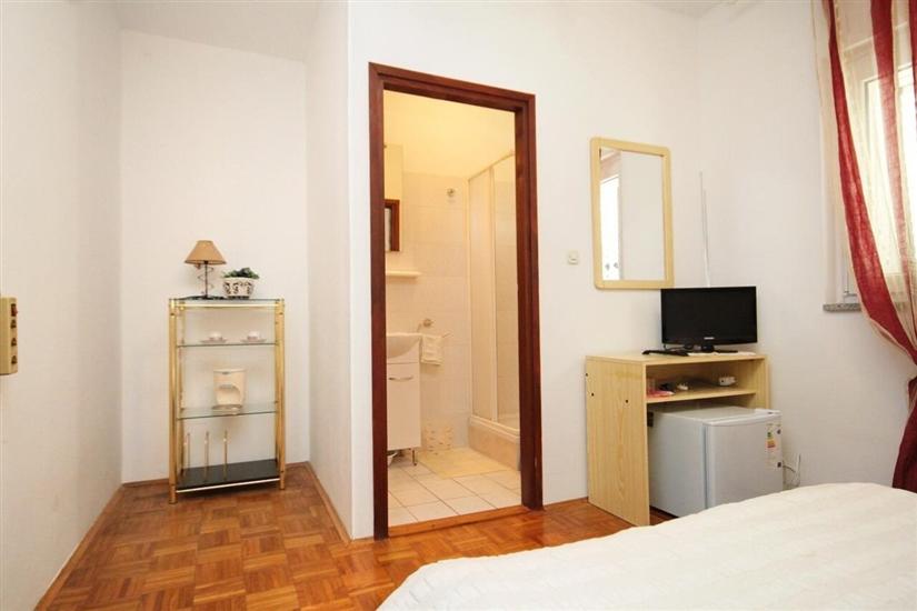 Room S1, for 2 persons