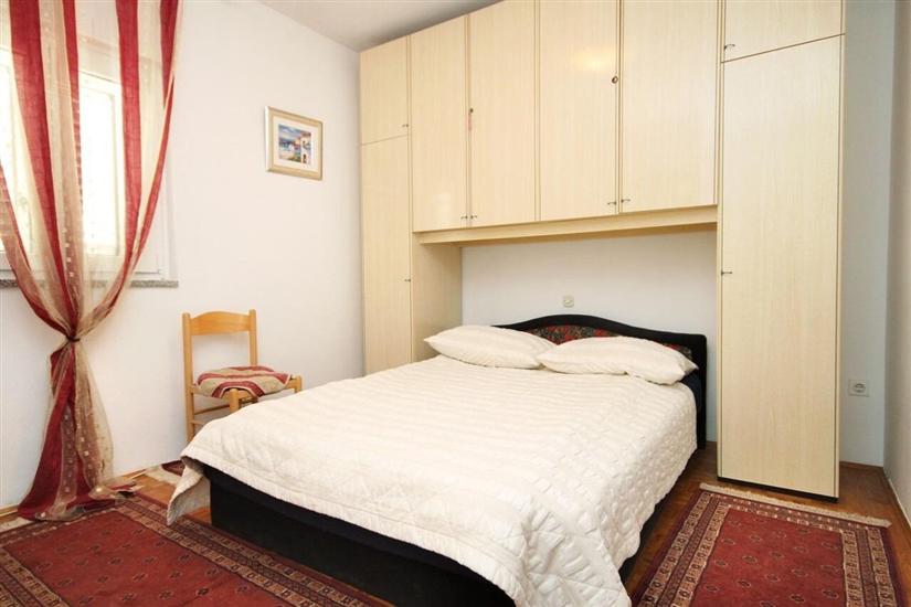 Room S1, for 2 persons