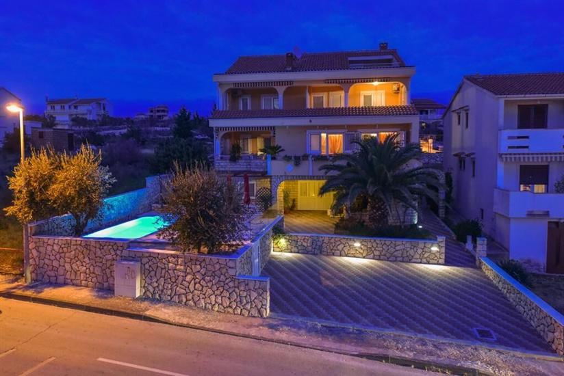 Apartment and Room Cherry