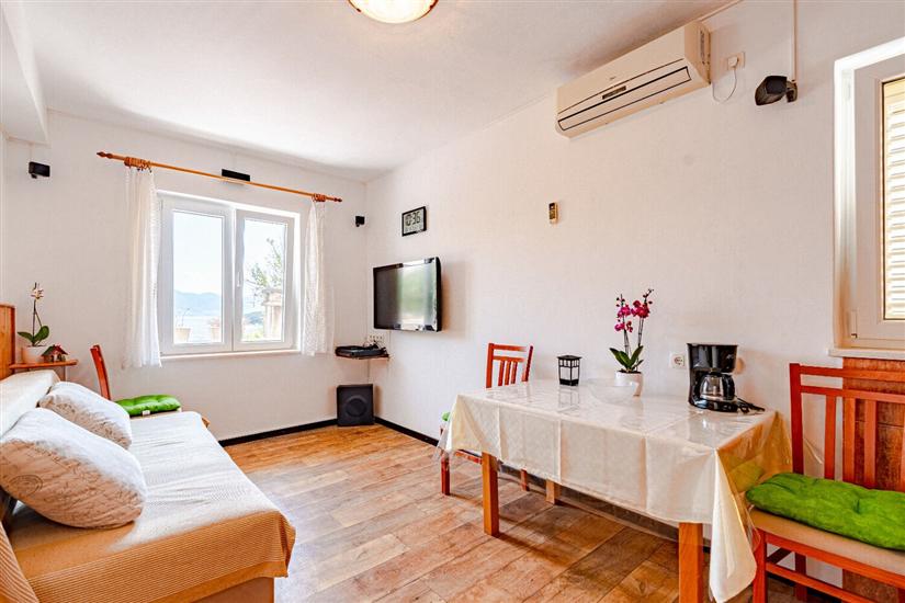 Apartment A1, for 6 persons