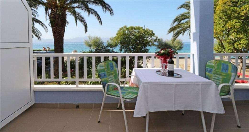 Room S1, for 2 persons