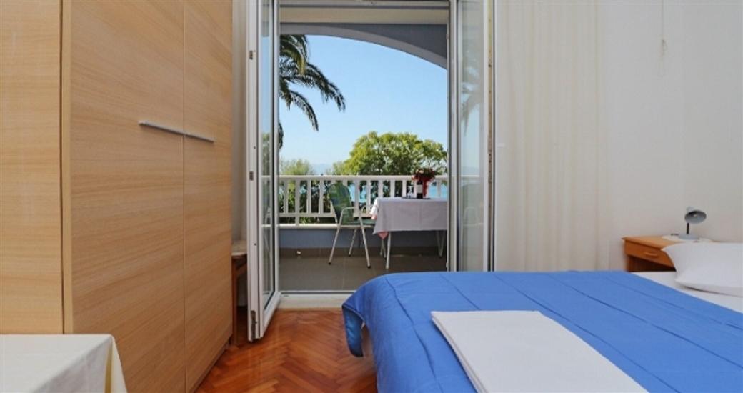 Room S1, for 2 persons