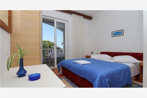 Room S1, for 2 persons