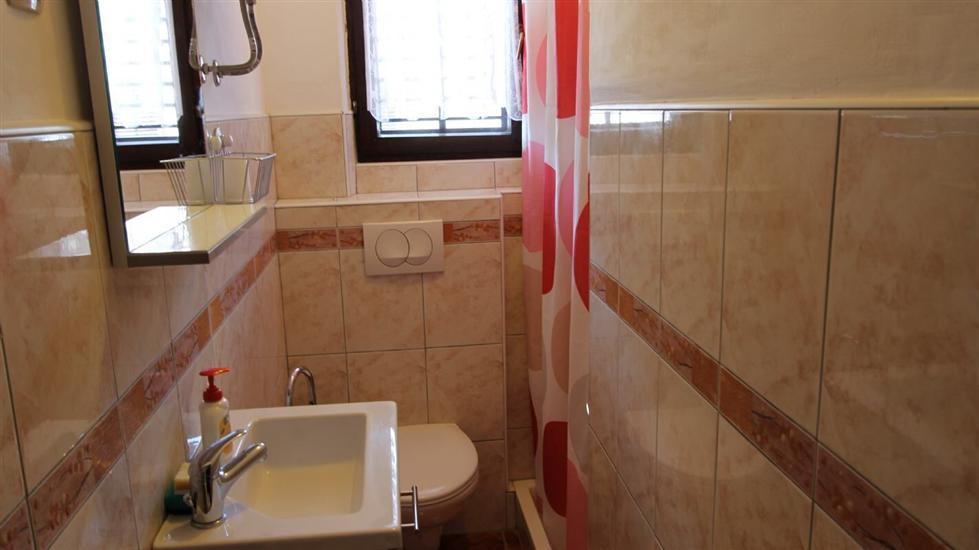 Apartment A2, for 6 persons