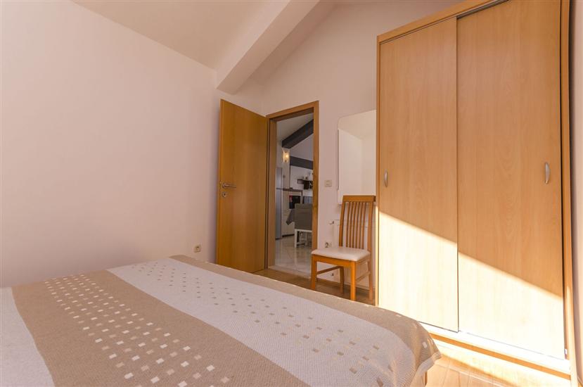 Apartment A2, for 5 persons