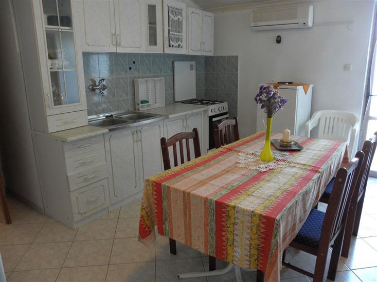 Apartment A7, for 6 persons