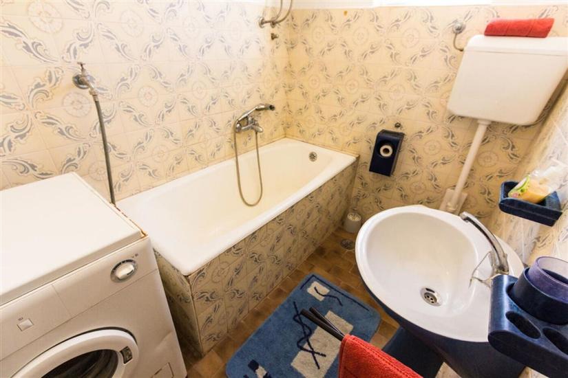 Apartment A1, for 5 persons