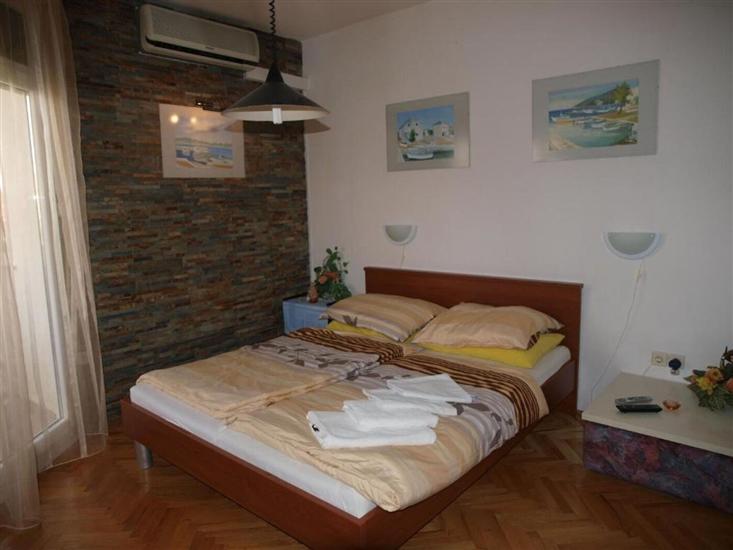 Apartment A2, for 5 persons