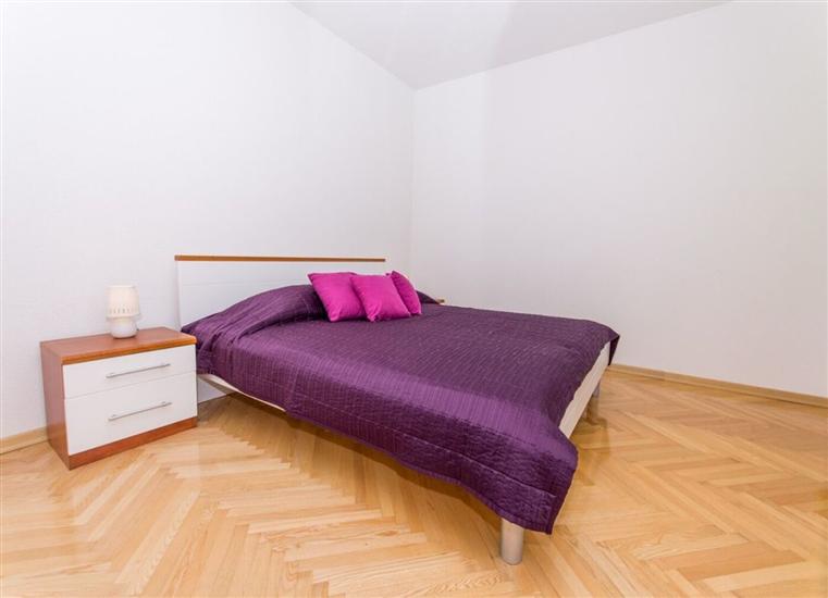 Apartment A1, for 5 persons