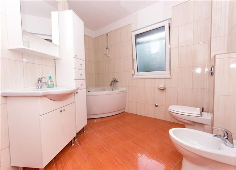 Apartment A1, for 5 persons