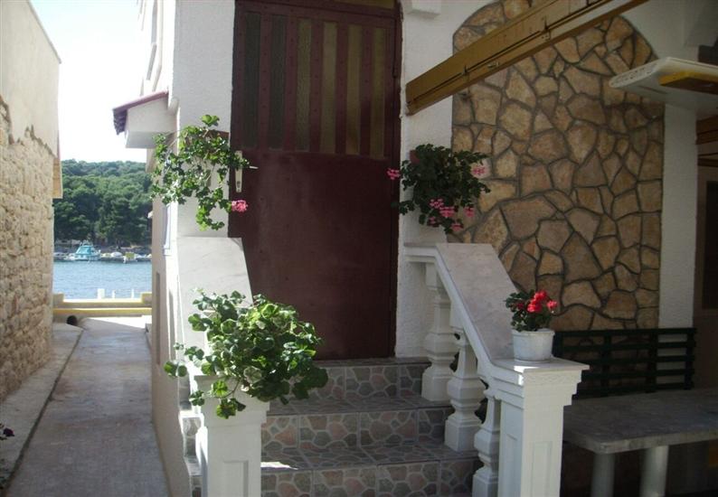 Apartment Mirni by the sea