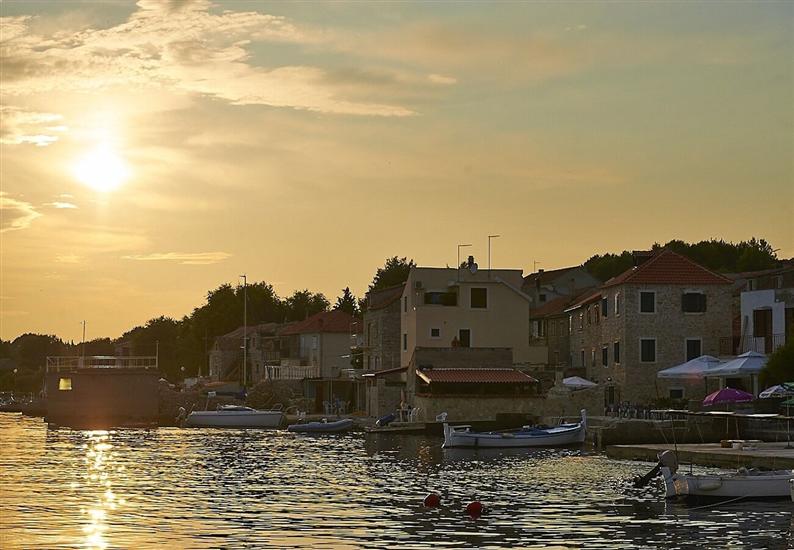 Apartment Mirni by the sea