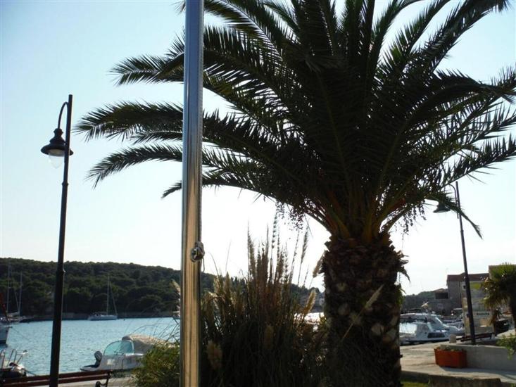 Apartment Mirni by the sea