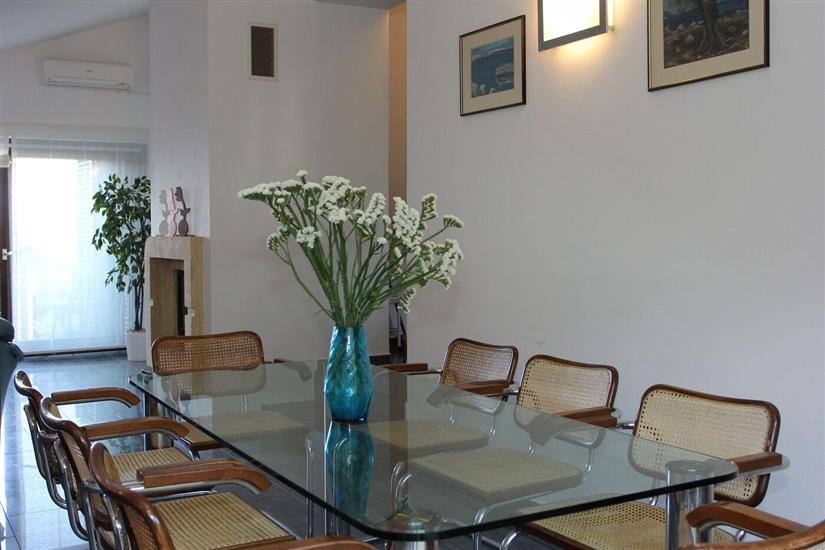 House K1, for 10 persons