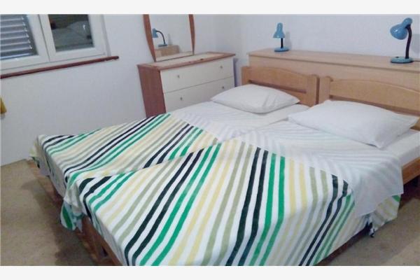 Apartment A1, for 5 persons