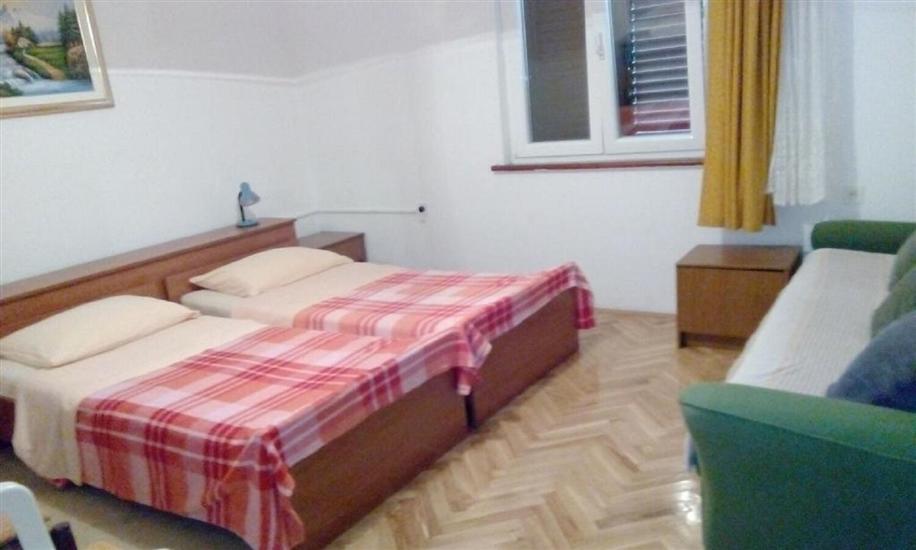 Apartment A1, for 5 persons