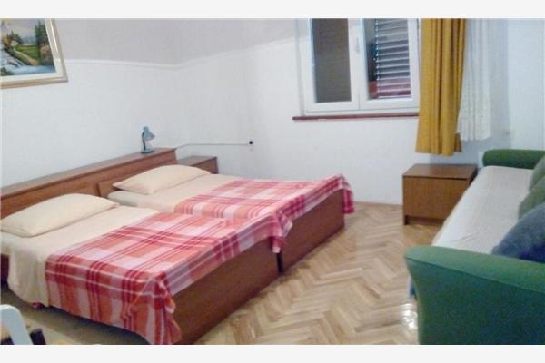 Apartment A1, for 5 persons