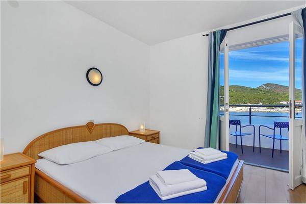 Room S1, for 2 persons