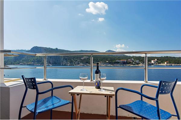 Room S2, for 2 persons