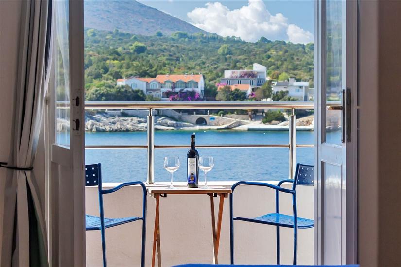 Room S2, for 2 persons