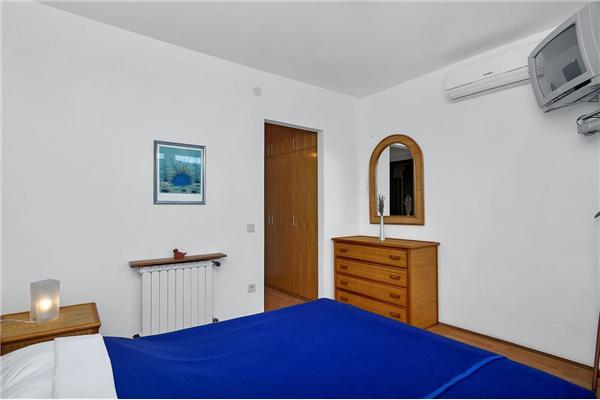 Room S2, for 2 persons