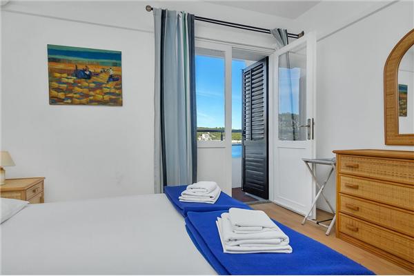 Room S3, for 4 persons