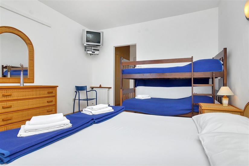 Room S3, for 4 persons