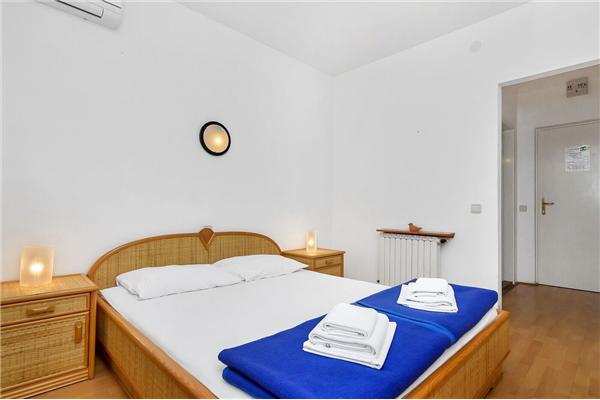 Room S4, for 2 persons