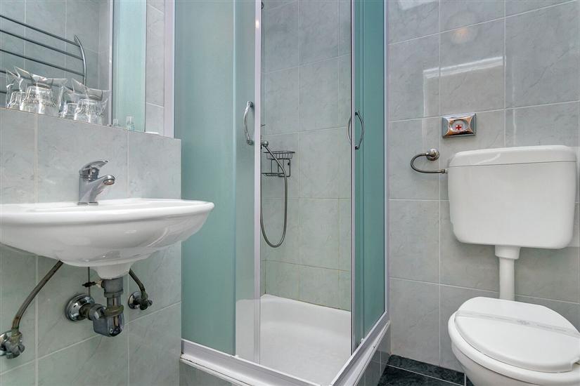 Room S6, for 3 persons