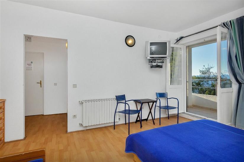 Room S7, for 3 persons