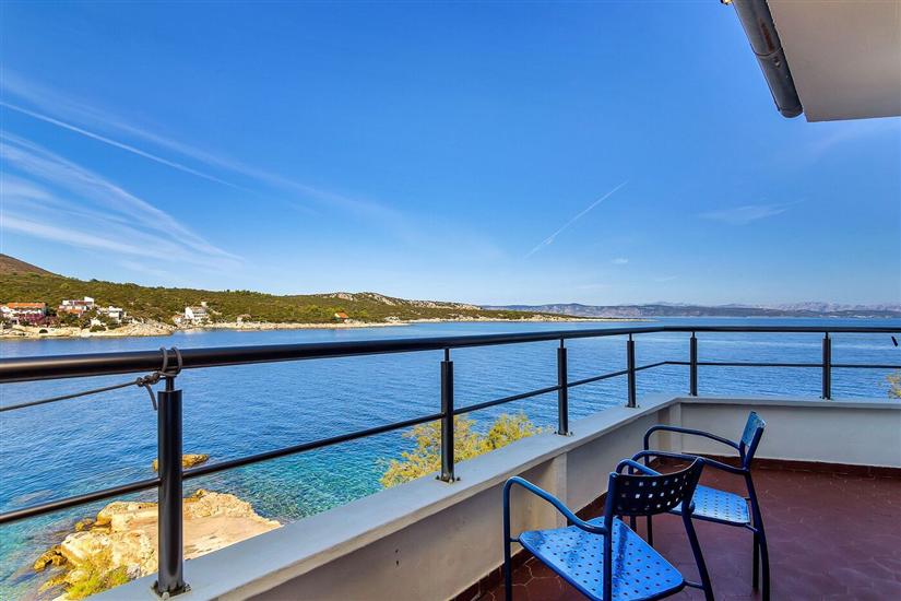 Room S8, for 4 persons