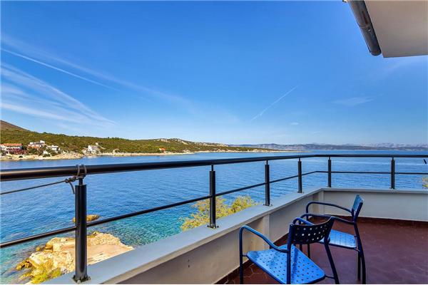 Room S8, for 4 persons