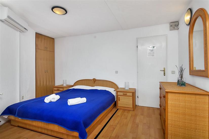 Room S8, for 4 persons