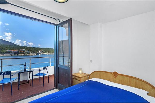 Room S9, for 2 persons