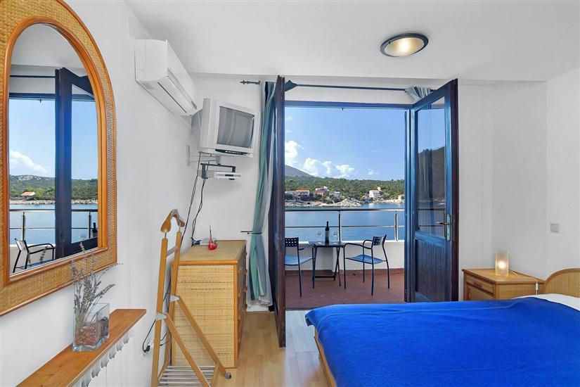 Room S9, for 2 persons