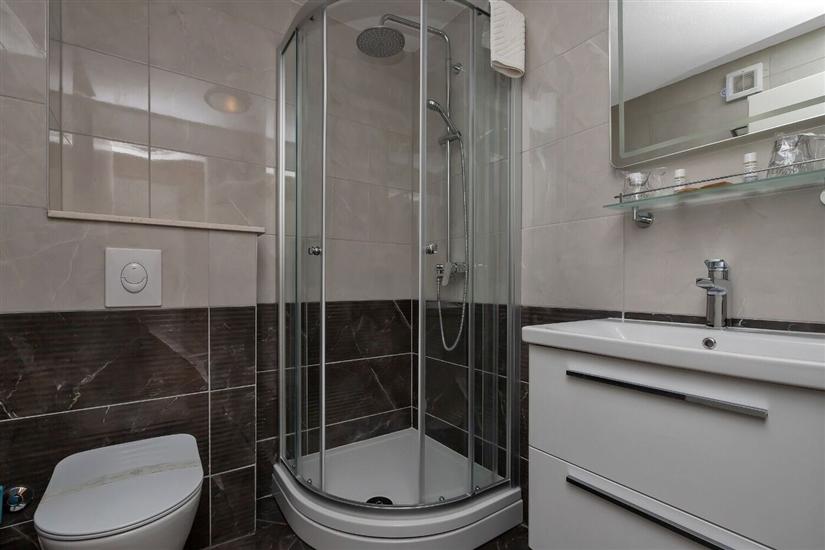 Room S10, for 3 persons