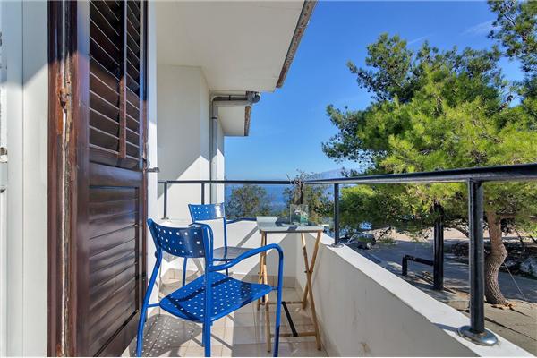 Room S13, for 3 persons