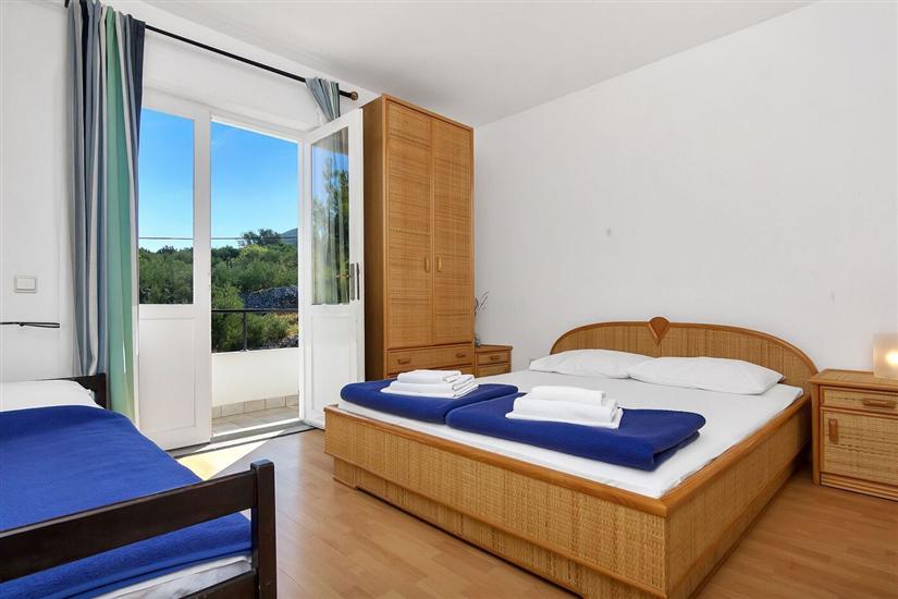 Room S13, for 3 persons