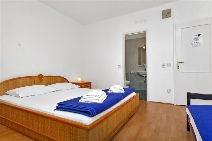 Room S13, for 3 persons