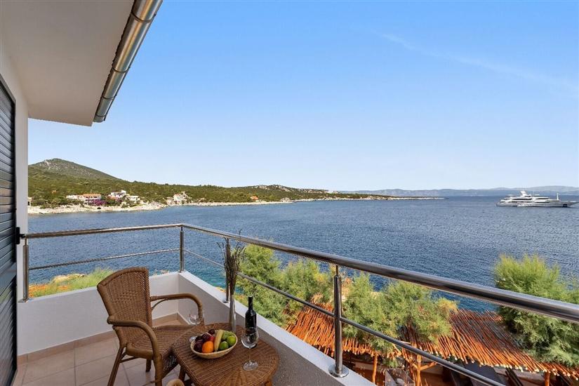 Room S14, for 4 persons