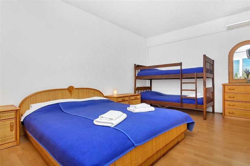 Room S14, for 4 persons