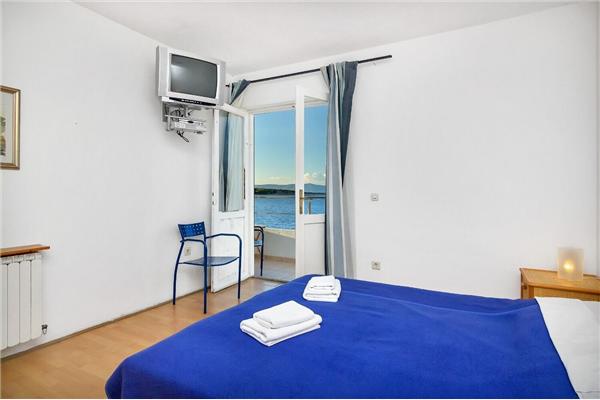 Room S14, for 4 persons