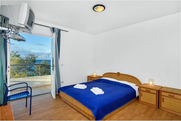 Room S14, for 4 persons