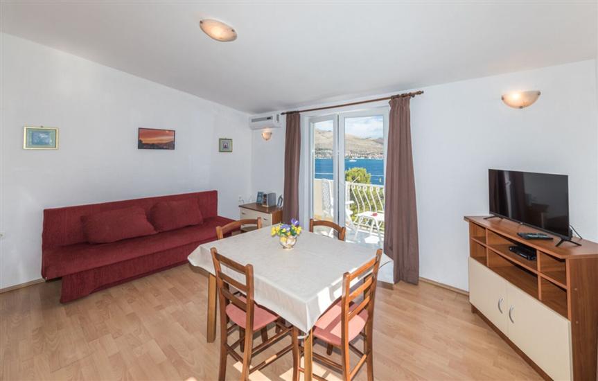 House K1, for 12 persons