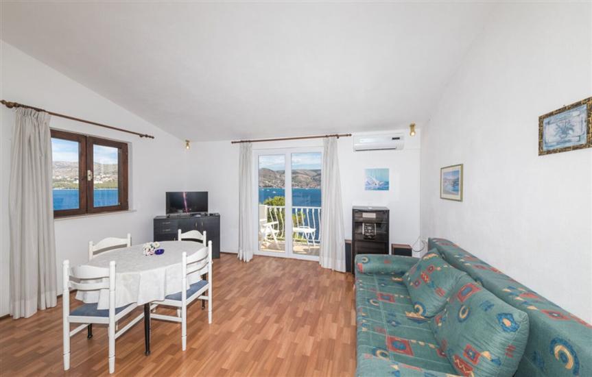 House K1, for 12 persons