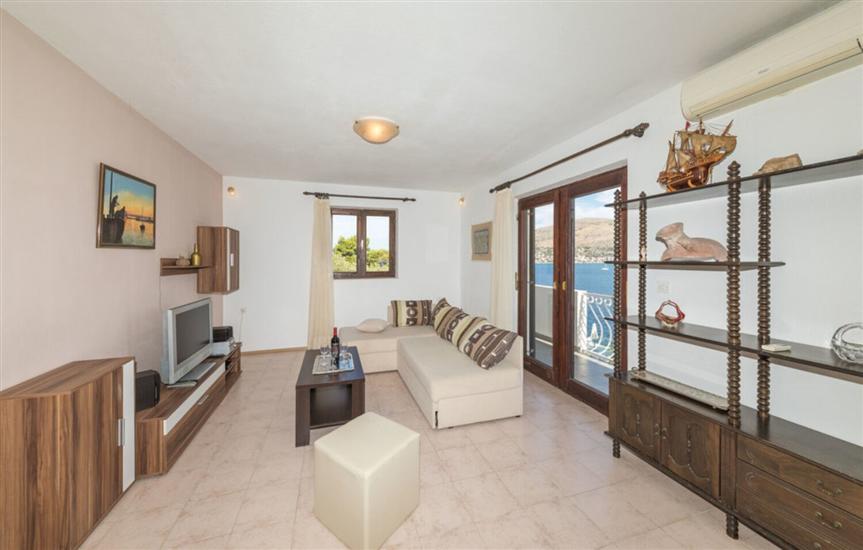 House K1, for 12 persons