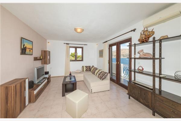 House K1, for 12 persons