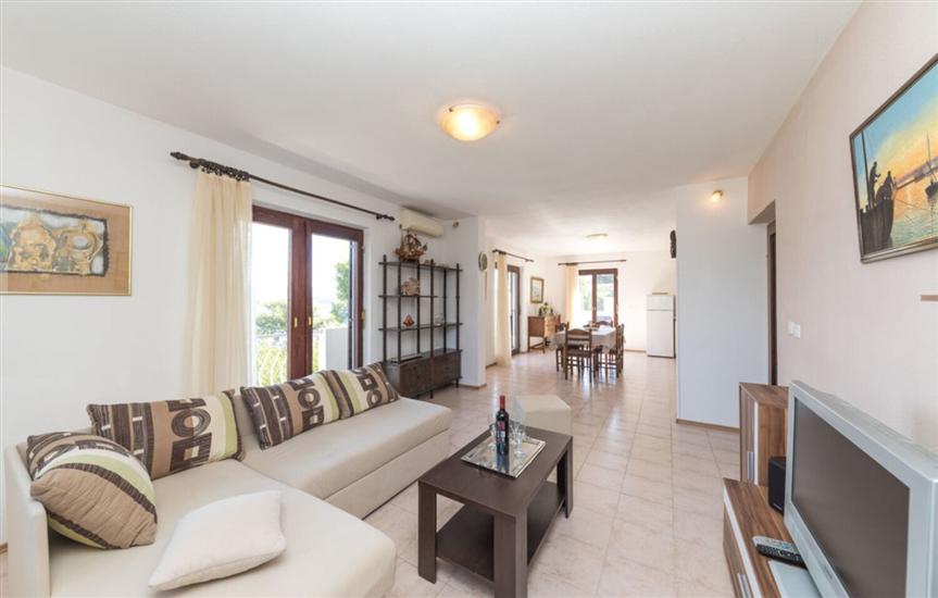 House K1, for 12 persons