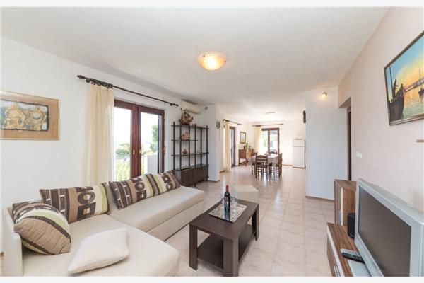 House K1, for 12 persons